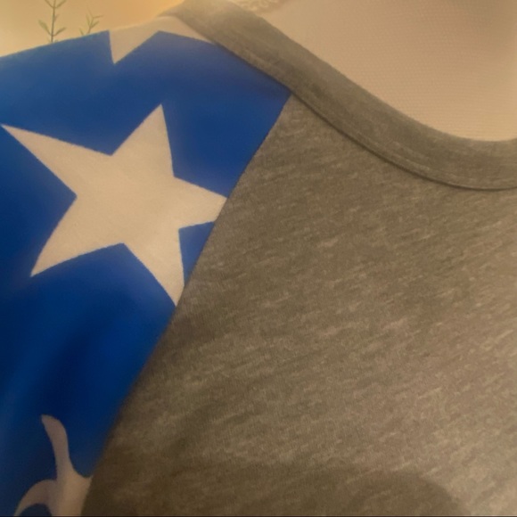 2/$20 LulaRoe Flag Baseball Tee T-Shirt Small S - Picture 4 of 7